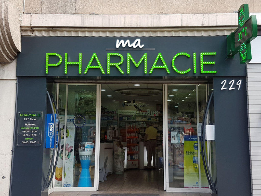 Rideaux/stores devanture pharmacie